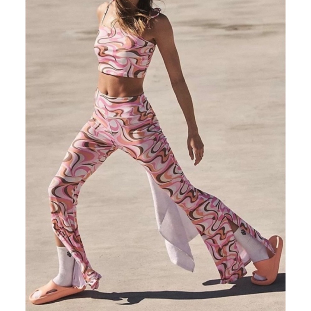 NWOT FP Movement x Onzie Take Me Away Retro Groovy SET